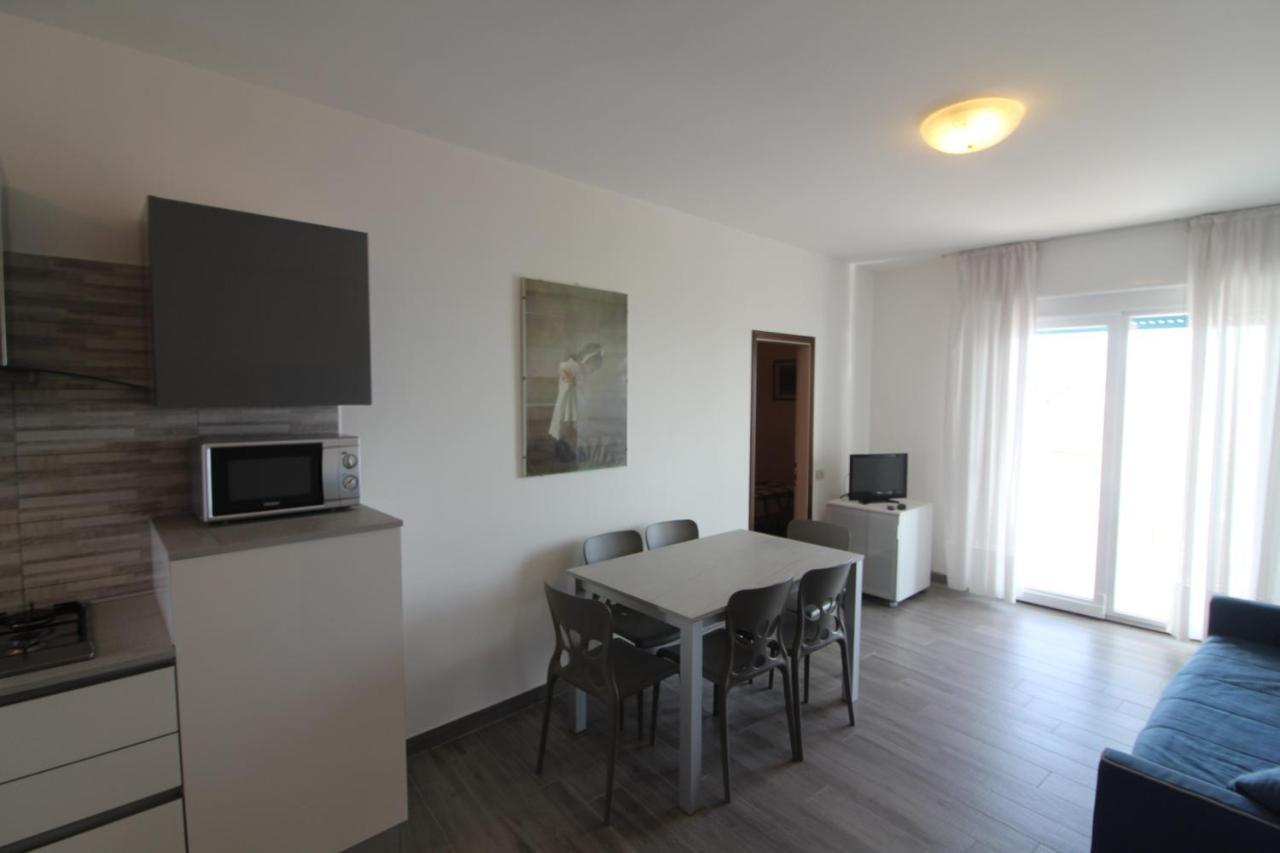 Appartamenti Puerto Do Sol Lignano Sabbiadoro Exterior foto